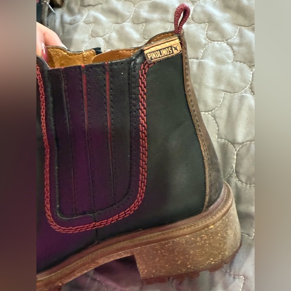 Pikolinos Aspe Black Leather Chelsea
Ankle Boots size 38 - Picture 8 of 12